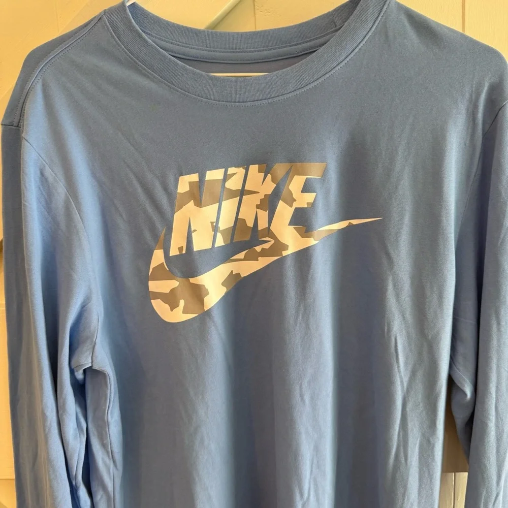 Nike‎ Sky Blue Camo Logo Long Sleeve Tee Size Small New with Tags Dri-Fit